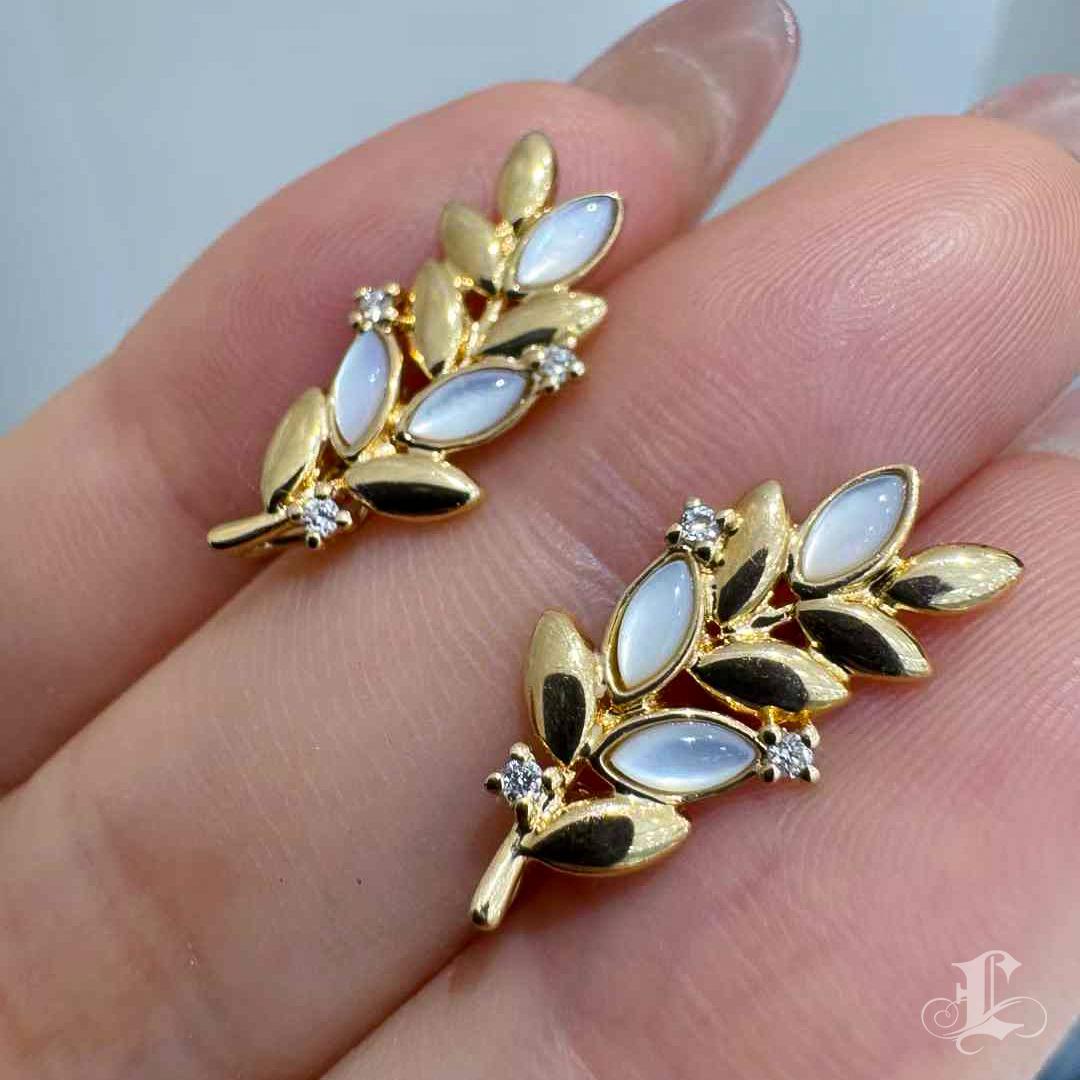 【Vine Symphony】Convertible Golden South Sea Pearl Mother-of-Pearl Leaf Earrings In New Condition For Sale In New York, NY