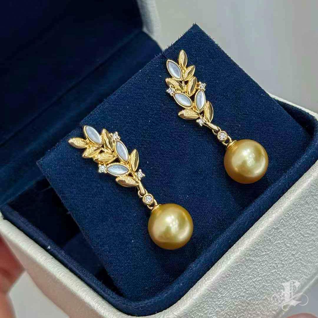 【Vine Symphony】Convertible Golden South Sea Pearl Mother-of-Pearl Leaf Earrings For Sale 3