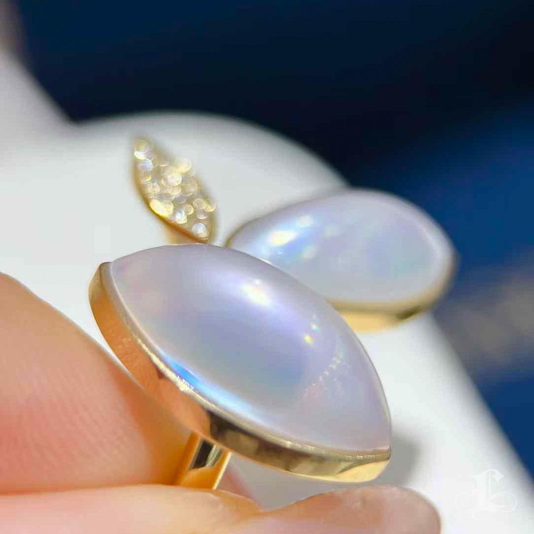 【Vine Symphony】Leaf Whisper Aurora Japanese Mabe Pearl & Diamond Ring For Sale 2