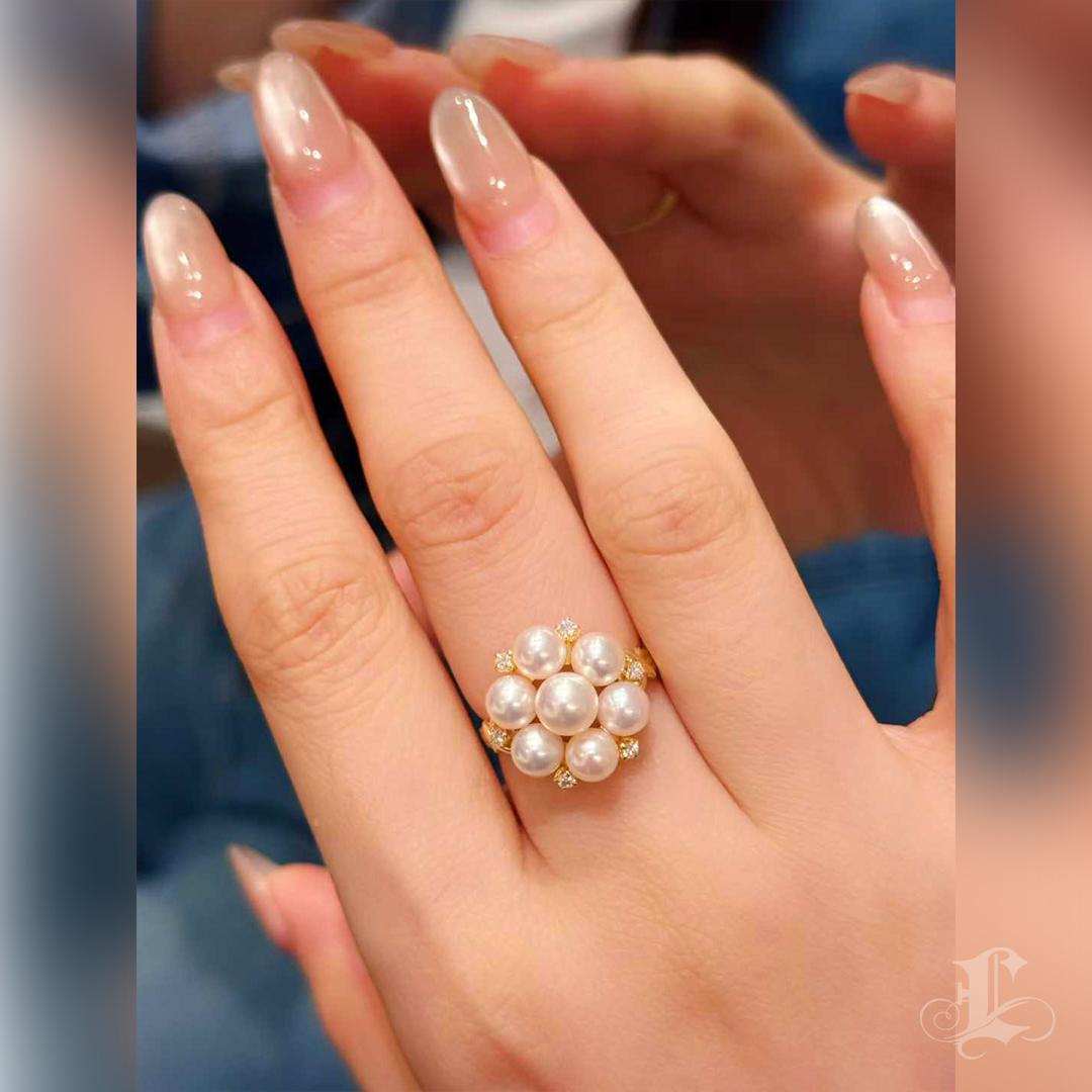 Mikimoto - Anello in oro con diamante e perla Akoya In condizioni Nuovo in vendita a New York, NY