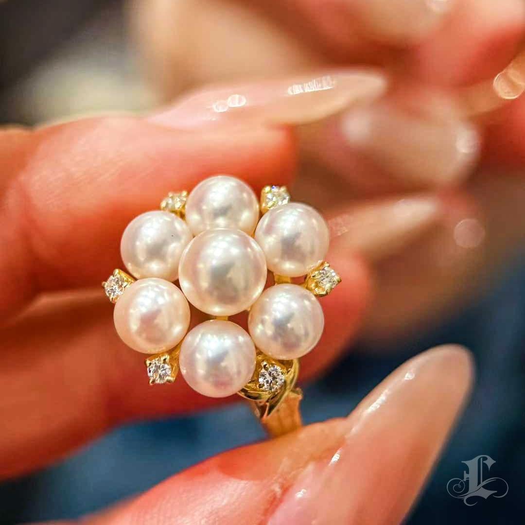 Mikimoto - Anello in oro con diamante e perla Akoya in vendita 1