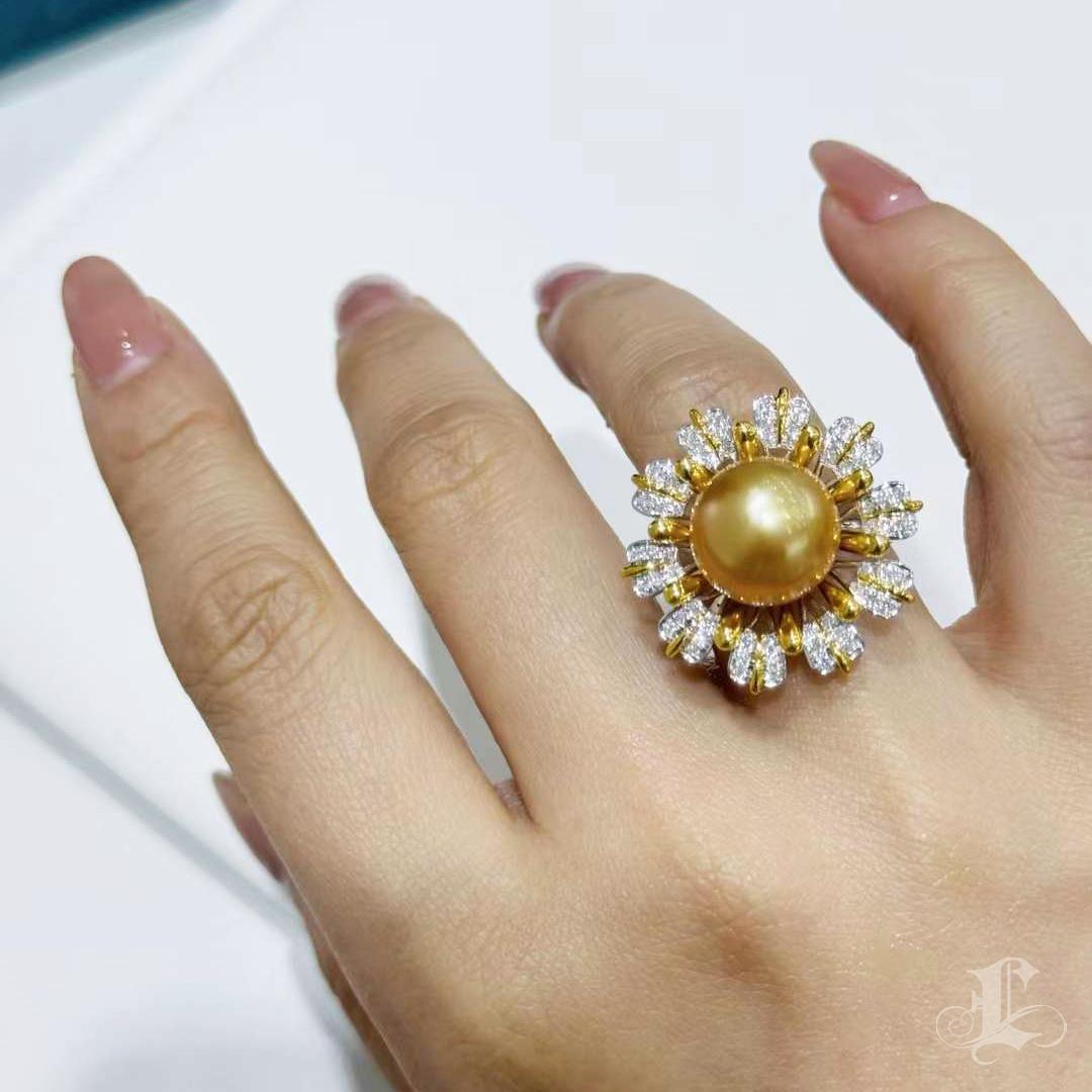 Non taillé 【Vine Symphony】Sunburst Bloom Bague diamant perle des mers du sud dorée en vente