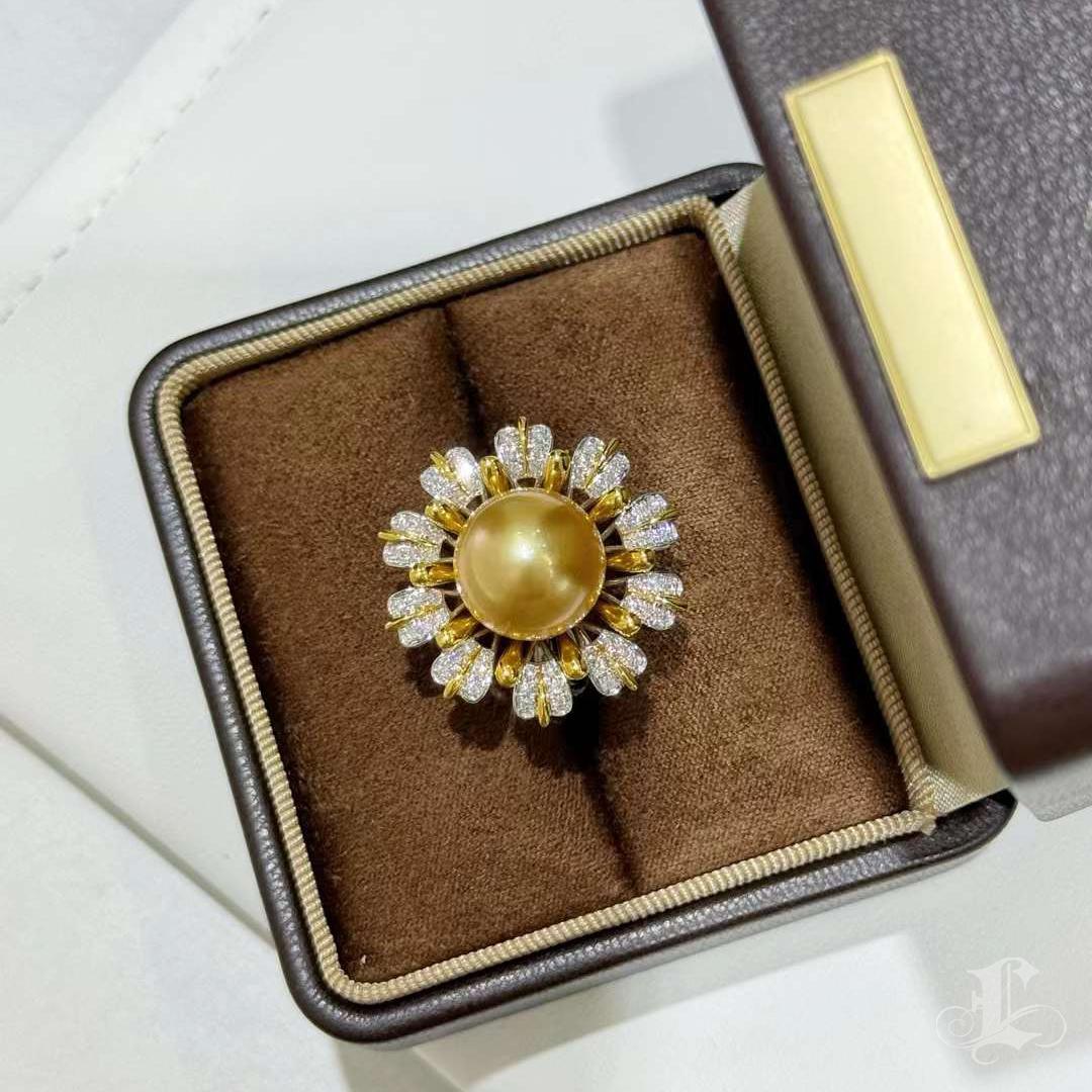 【Vine Symphony】Sunburst Bloom Bague diamant perle des mers du sud dorée en vente 3