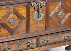 Vine wood chest - 17th century