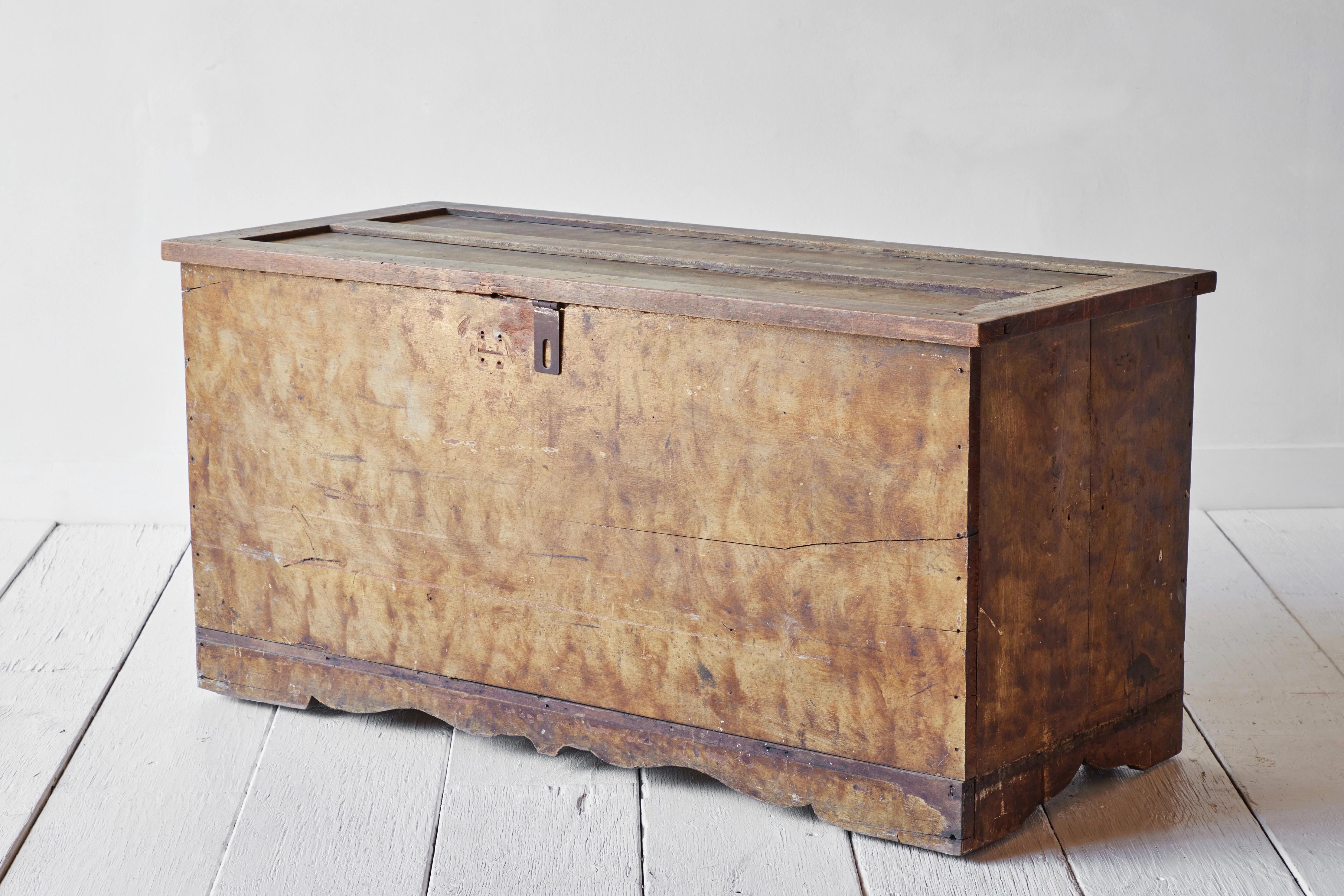 Early 19th Century Vinegar Paint Blanket Chest For Sale