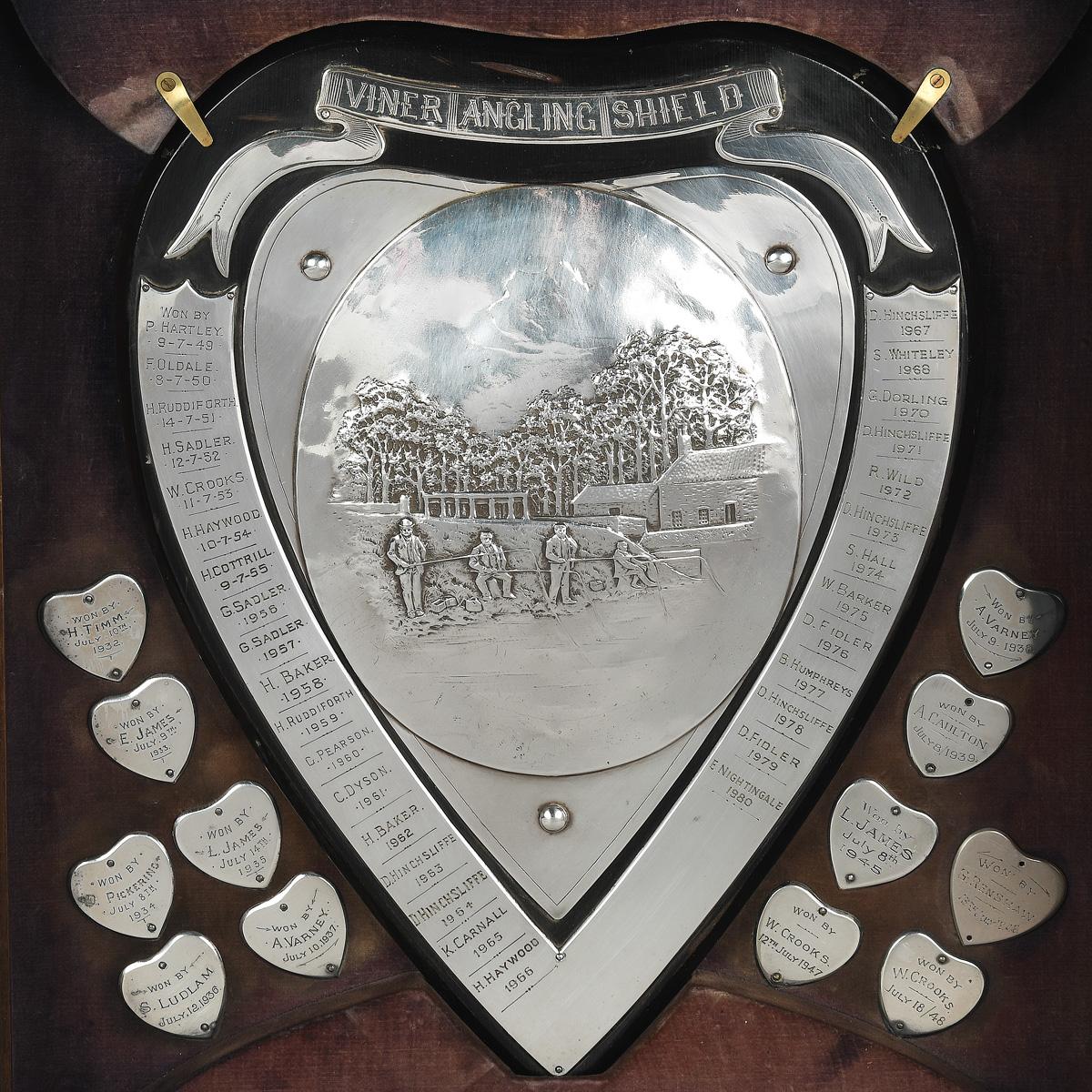 Viner Angling Schild Präsentation Fisch-Trophäe mit originalem, tailliertem Eichenholz-Wandleuchter, Wand D im Zustand „Gut“ im Angebot in Lymington, Hampshire