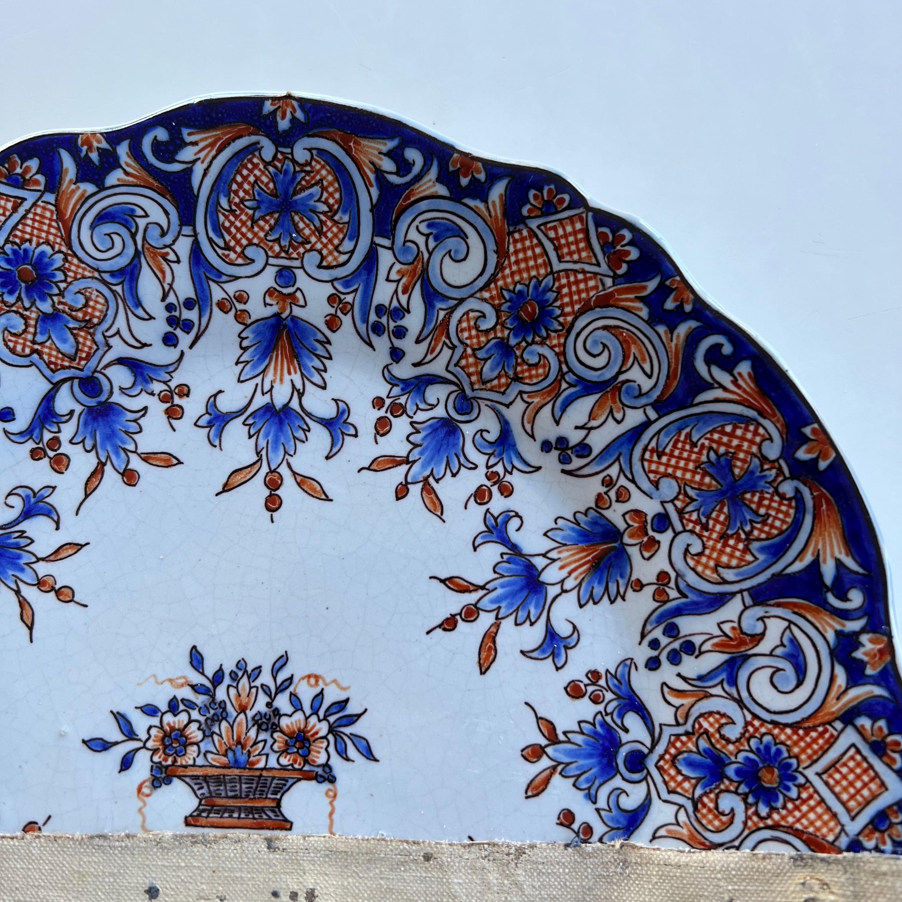 „Vineyard in Provence“ – Wandkunstkomposition aus dekorativen Tellern und Gemälden (Niederländisch) im Angebot