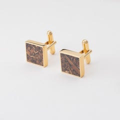 Boutons de manchette Vinha en laiton plaqué or 24k et grappe de raisin par VIKA TONU x MATTER