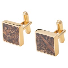 Boutons de manchette Vinha en laiton plaqué or 24k et grappe de raisin par VIKA TONU x MATTER