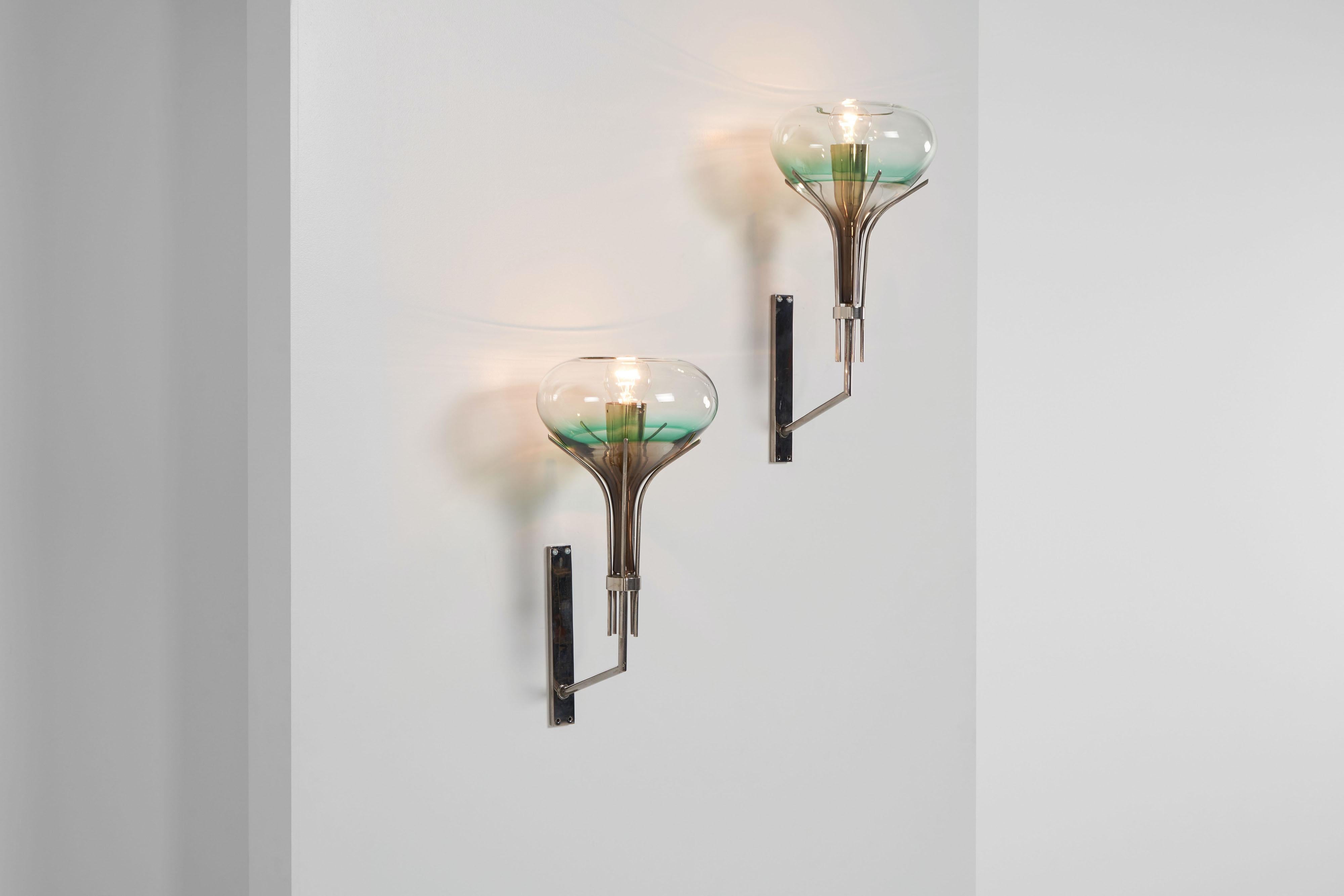 Vinicio Vianello wall lamps Vistosi Italy 1960 In Good Condition For Sale In Roosendaal, Noord Brabant