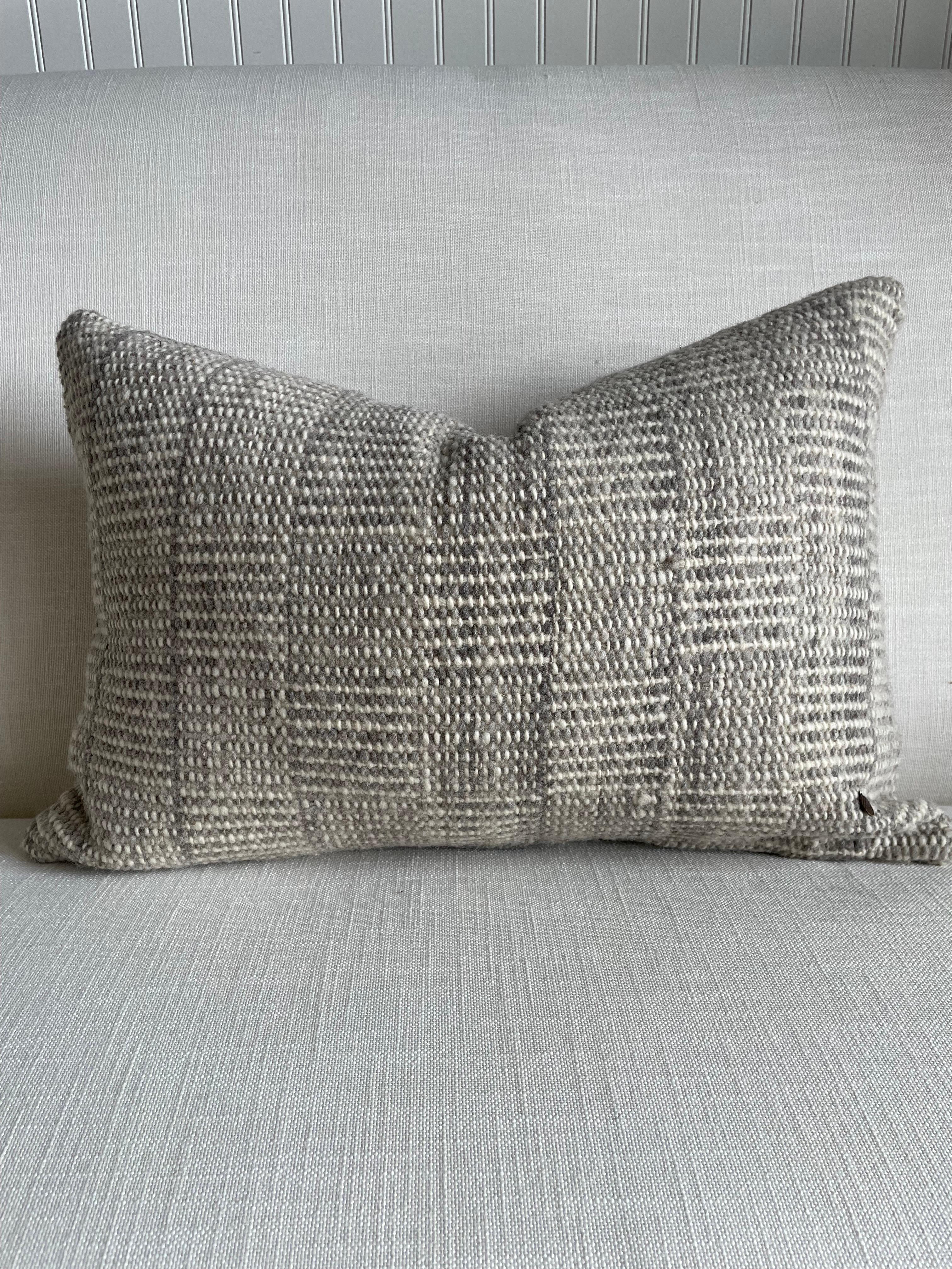 Vinn Organic Wool Lumbar Pillow with Down Insert In New Condition For Sale In Brea, CA