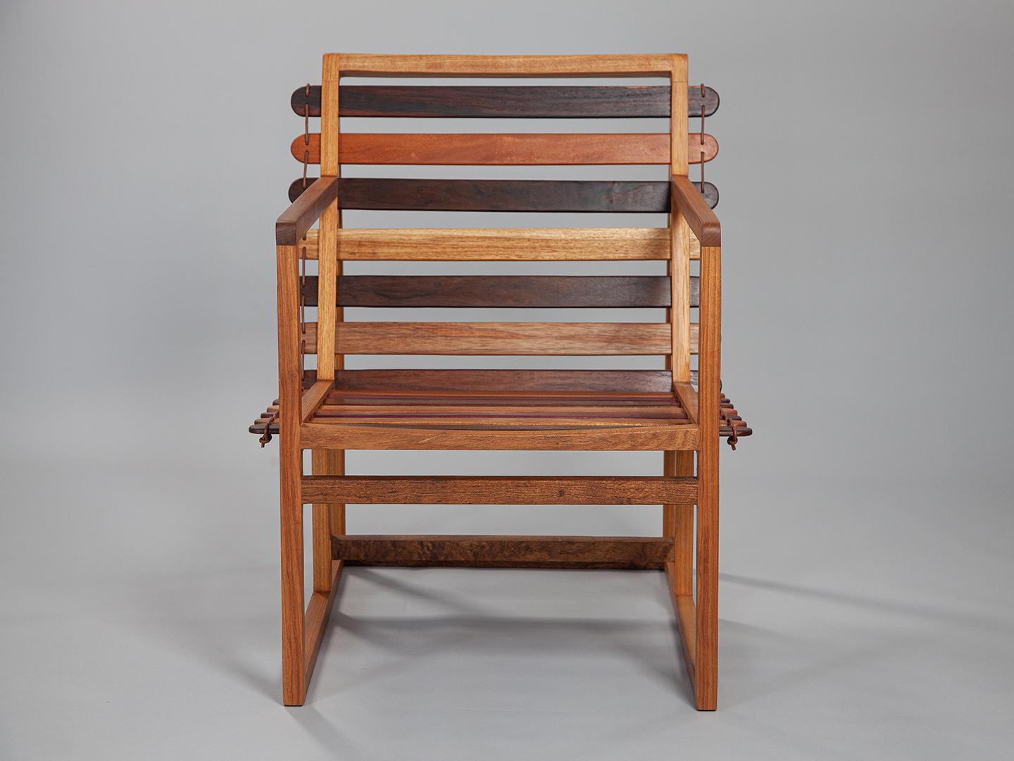 Moderne Fauteuil Variously fabriqué à partir de divers Woods brésiliens. en vente