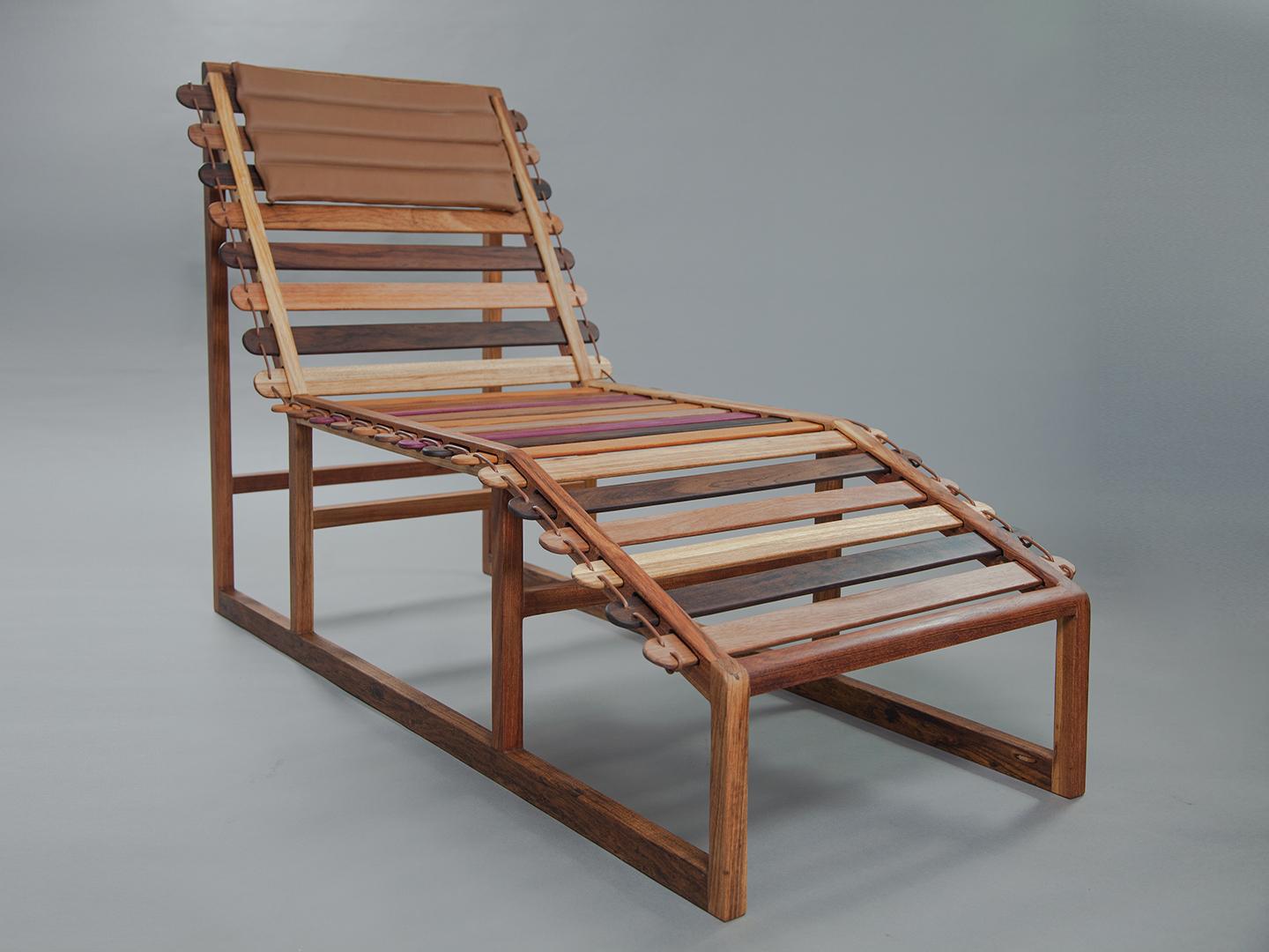 The Vino chaise longue, made entirely from leftover noble woods from other projects, features smooth, straight lines and explores the flexibility of wood. The horizontal slats that form the seat and backrest are loose, allowing you to mix and match