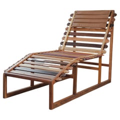 Chaise longue Variously fabriquée à partir de divers Wood Woods brésiliens.