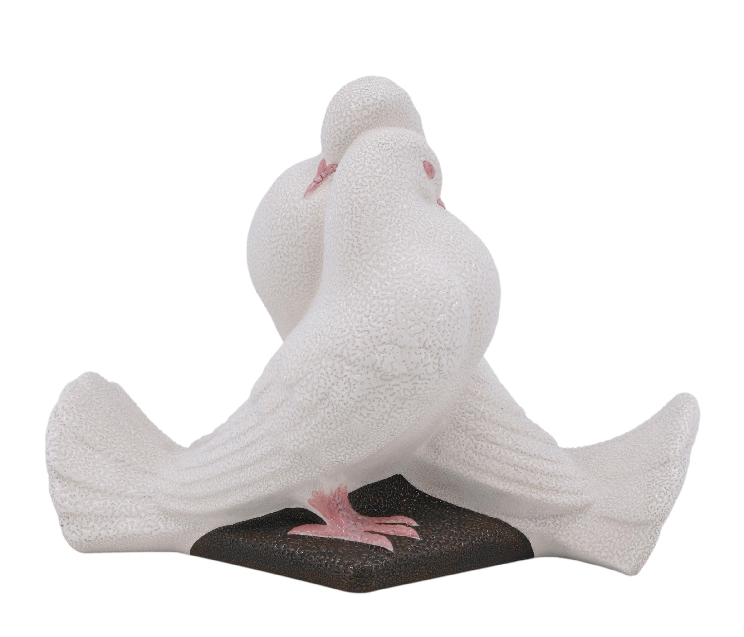 Ceramica VINSARE Scultura di coppia di colombe in ceramica Art Déco, Sèvres, Francia, 1920 in vendita