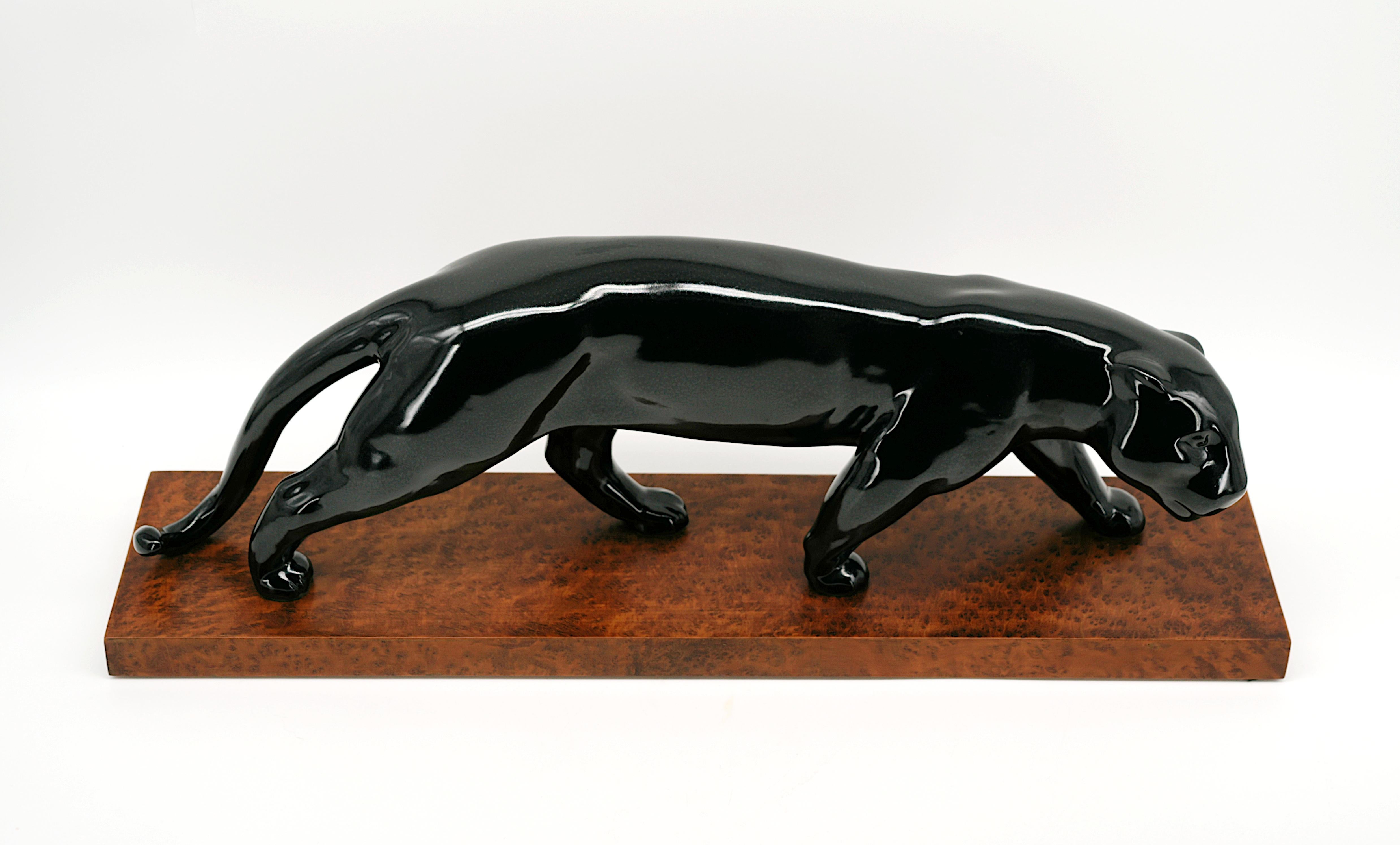 VINSARE - SEVRES Schwarzer Panther, 1920 (Keramik) im Angebot