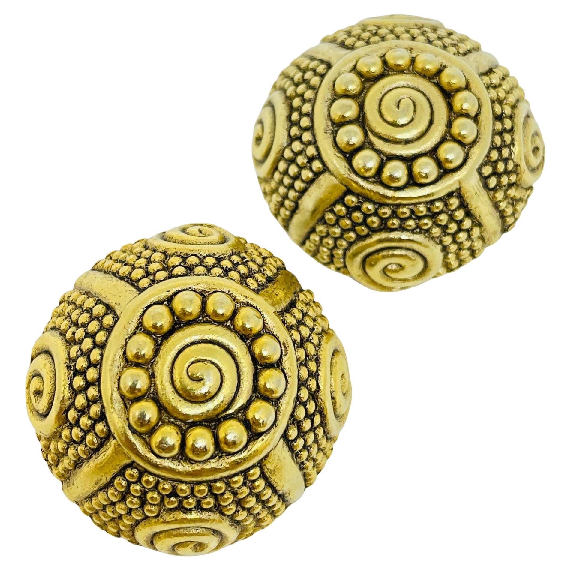 Vintae Goldton etruskische massive Designer-Ohrclips im Angebot