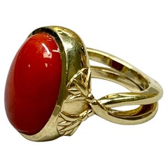 Vintag 18K Yellow Gold Cabochon Red Coral Heavy Nouveau Cocktail Ring Sz 7