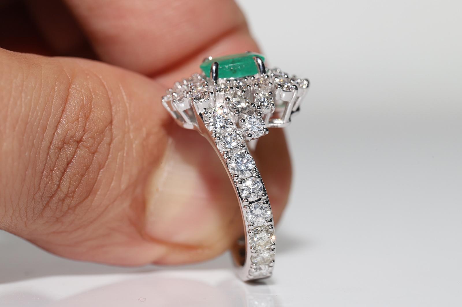 Vintaga 18k Gold Natural Diamond And Emerald Decorated Strong Ring For Sale 4