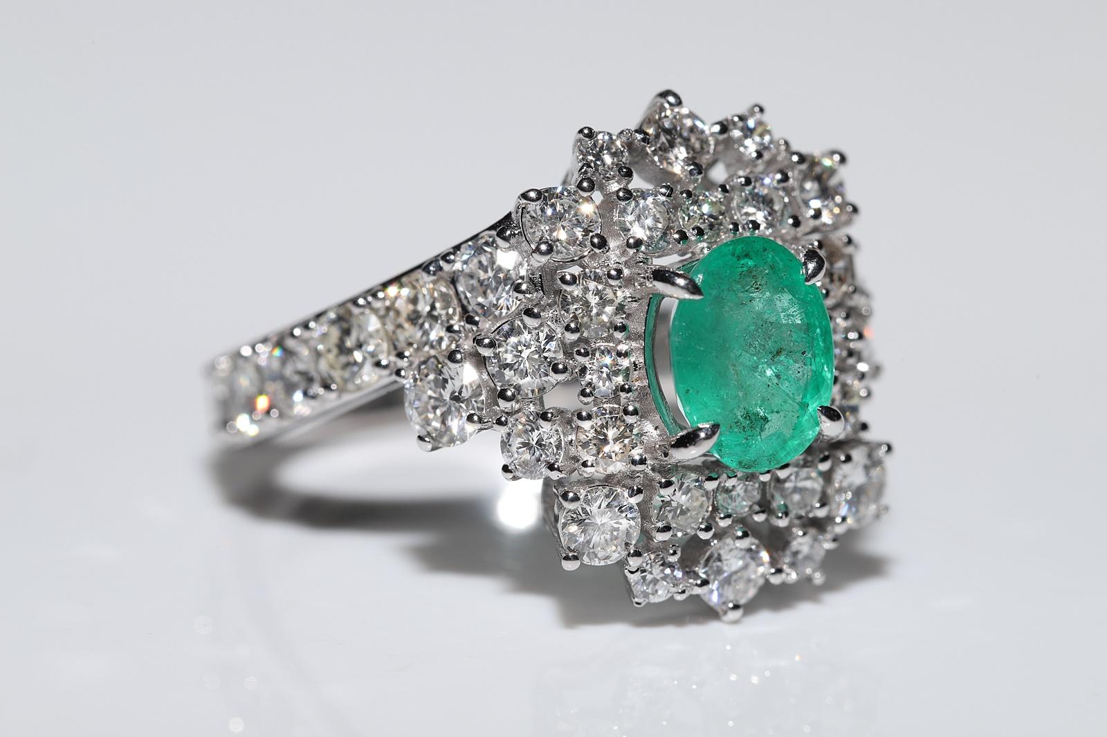 Brilliant Cut Vintaga 18k Gold Natural Diamond And Emerald Decorated Strong Ring For Sale