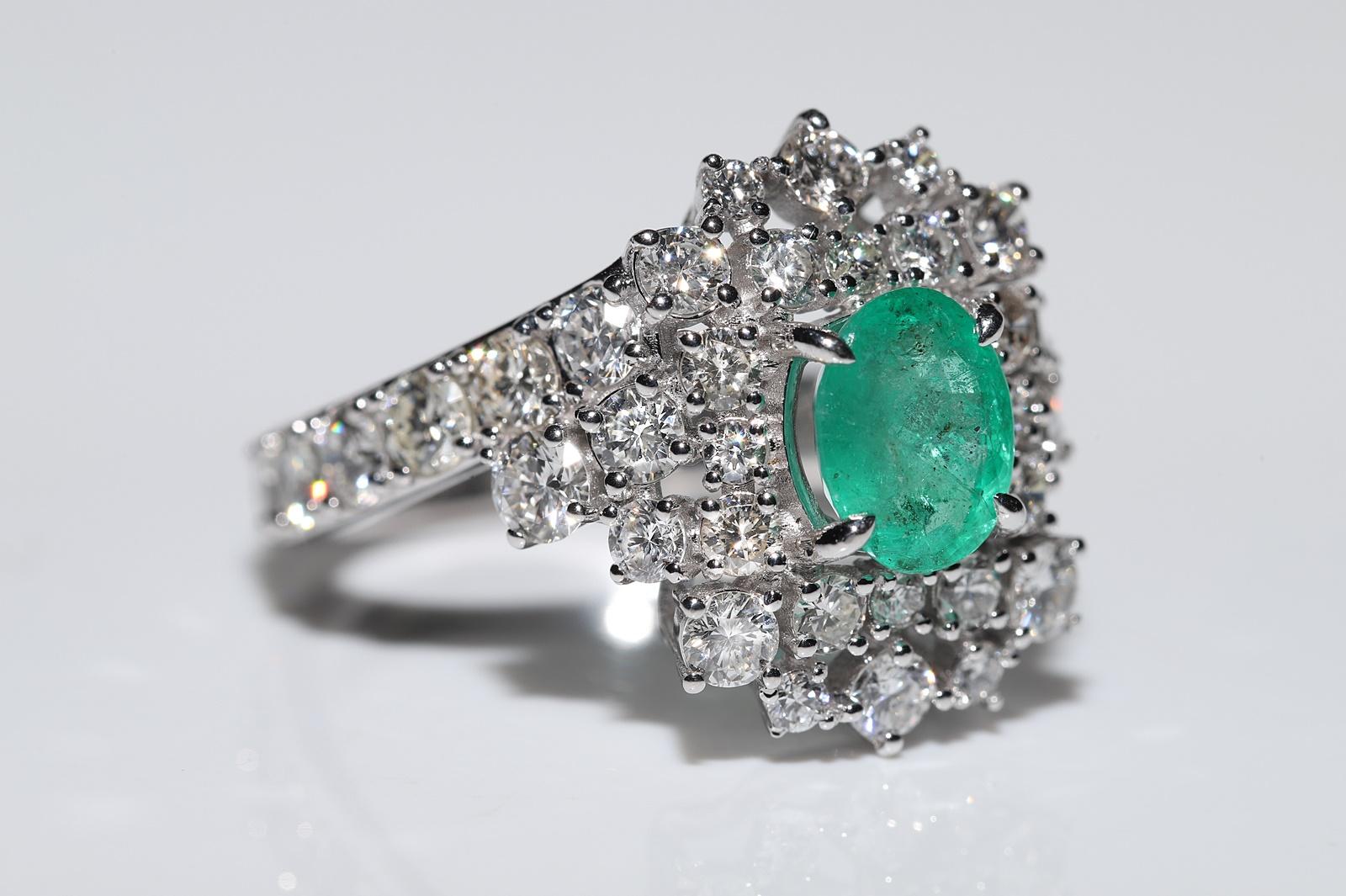 Vintaga 18k Gold natürlicher Diamant und Smaragd dekoriert starker Ring im Angebot 1