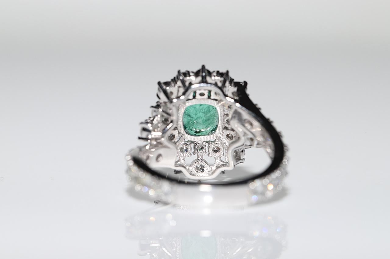 Vintaga 18k Gold natürlicher Diamant und Smaragd dekoriert starker Ring im Angebot 3