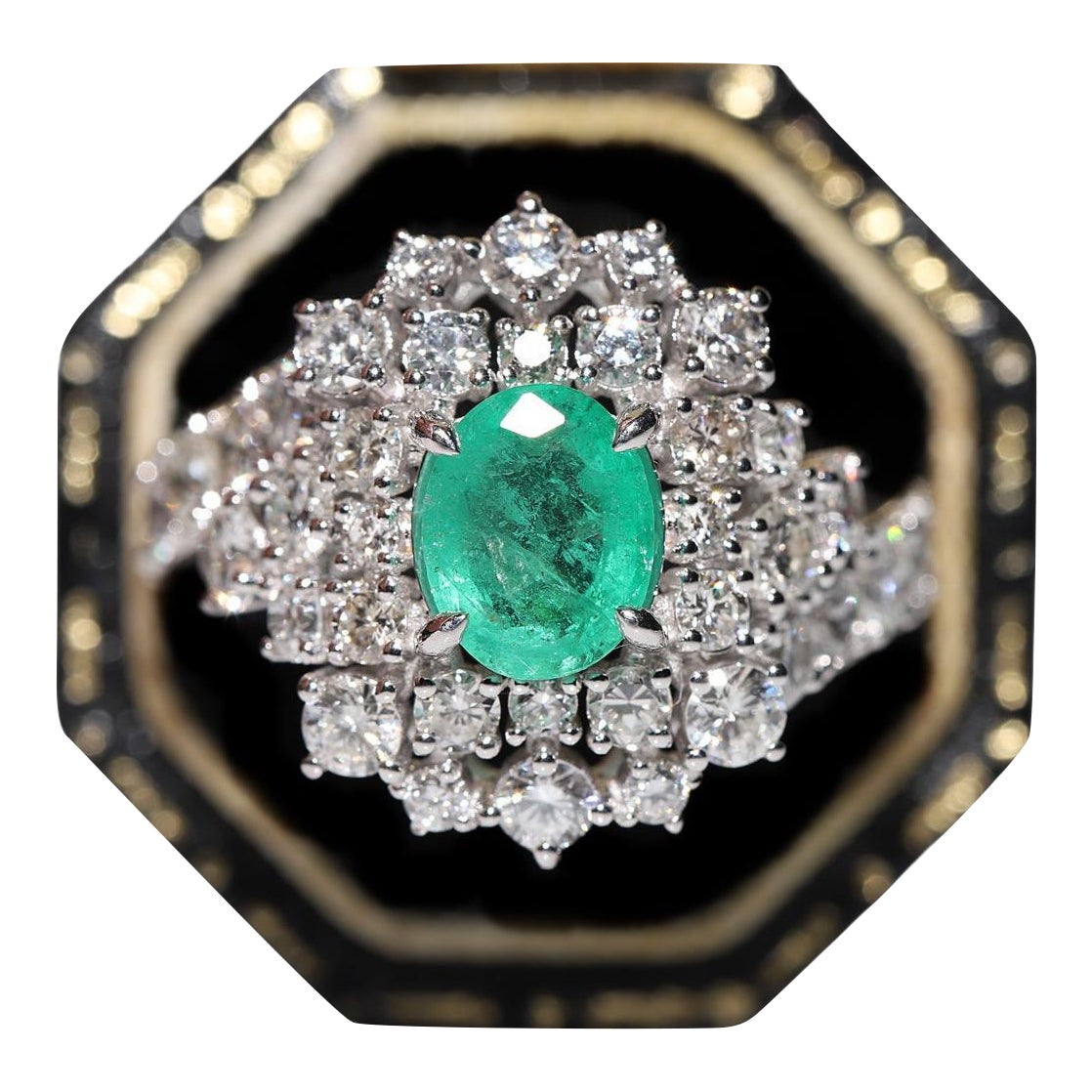 Vintaga 18k Gold natürlicher Diamant und Smaragd dekoriert starker Ring