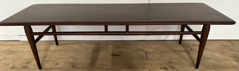 Vintagae Mid-Century Modern Walnut Coffee Table In Good Condition For Sale In Sheffield, MA