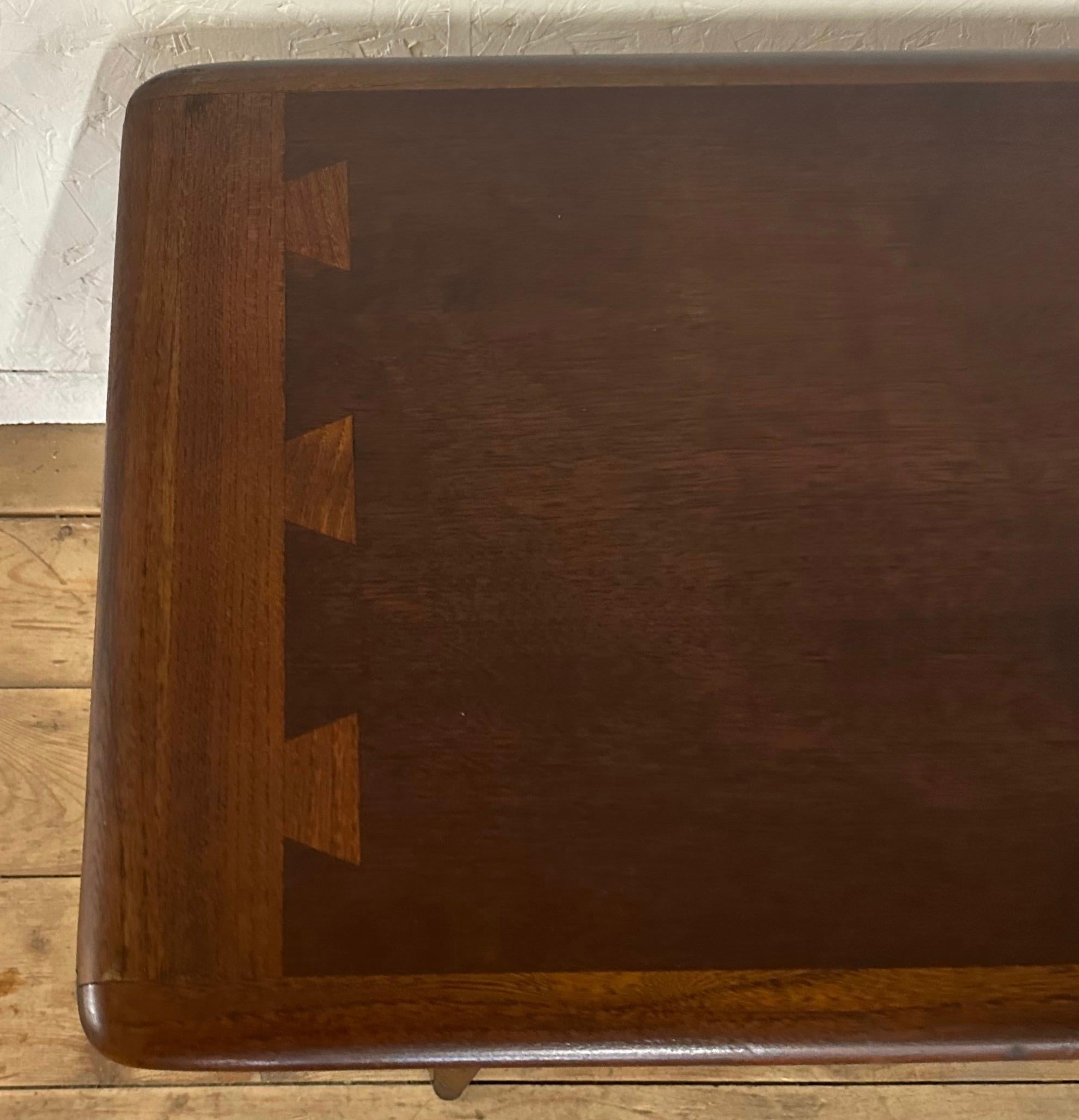 Mid-20th Century Vintagae Mid-Century Modern Walnut Coffee Table For Sale