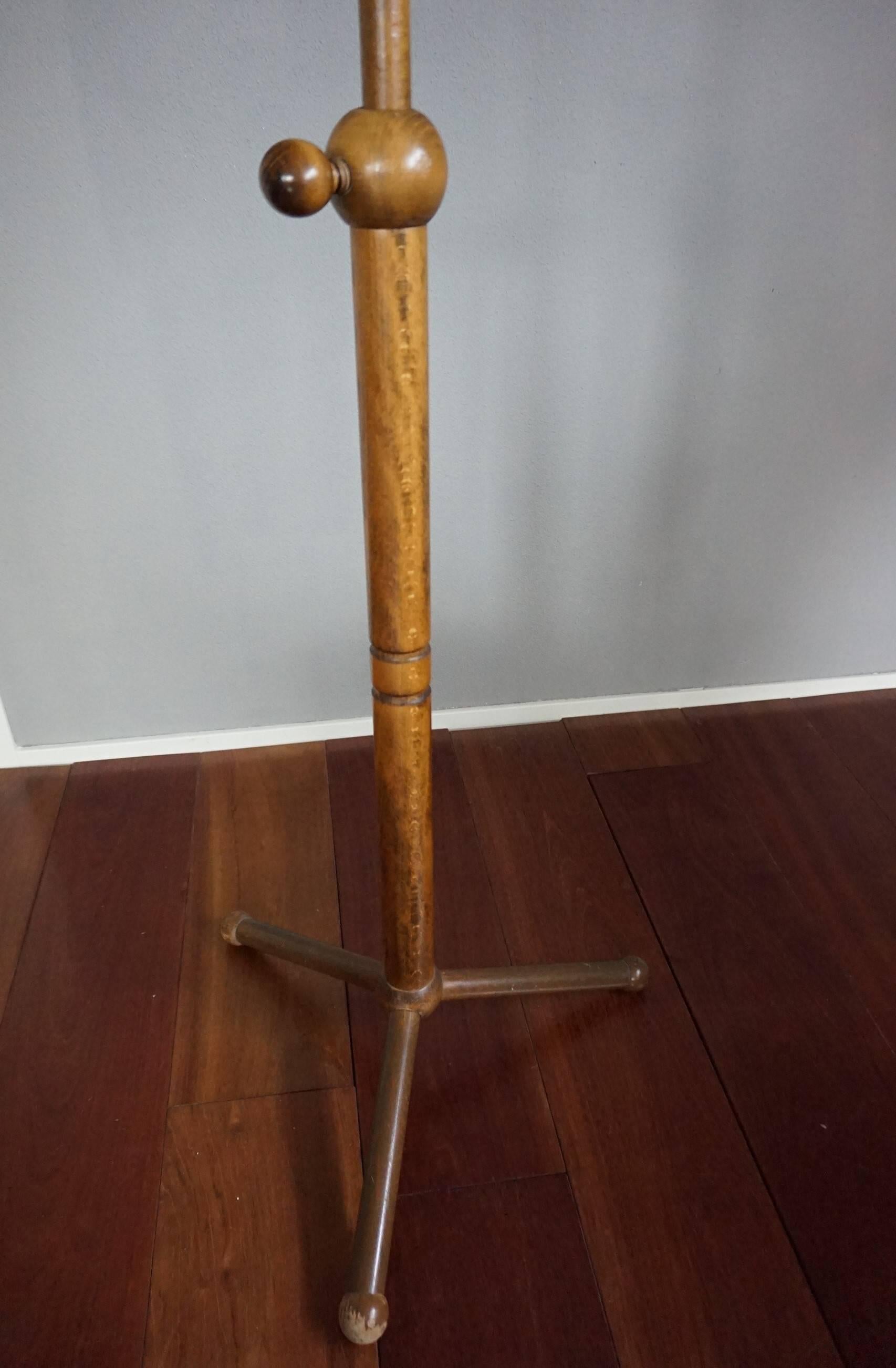 Vintage and Rare 1970s Adjustable Wooden Tripod Book or Music Stand In Excellent Condition In Lisse, NL