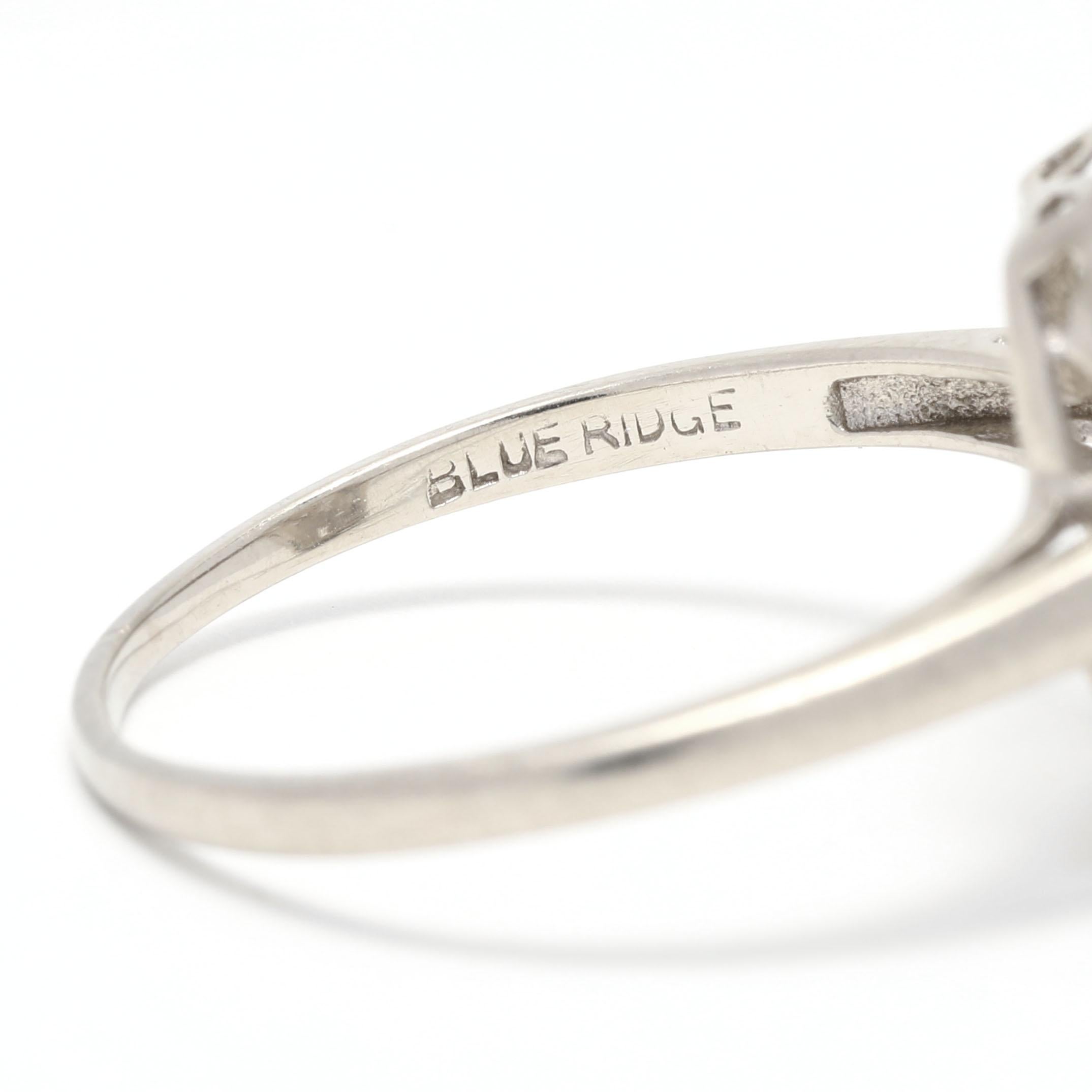 Vintage 0.03ctw Diamond Navette Ring, 14k White Gold, Ring, circa 1950 en vente 1