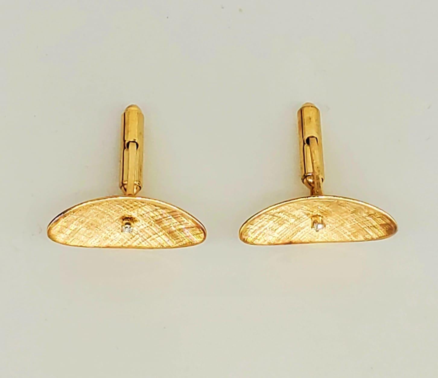 Ovale Manschettenknöpfe aus 14 Karat Gold mit Diamanten im Zustand „Hervorragend“ im Angebot in Miami, FL