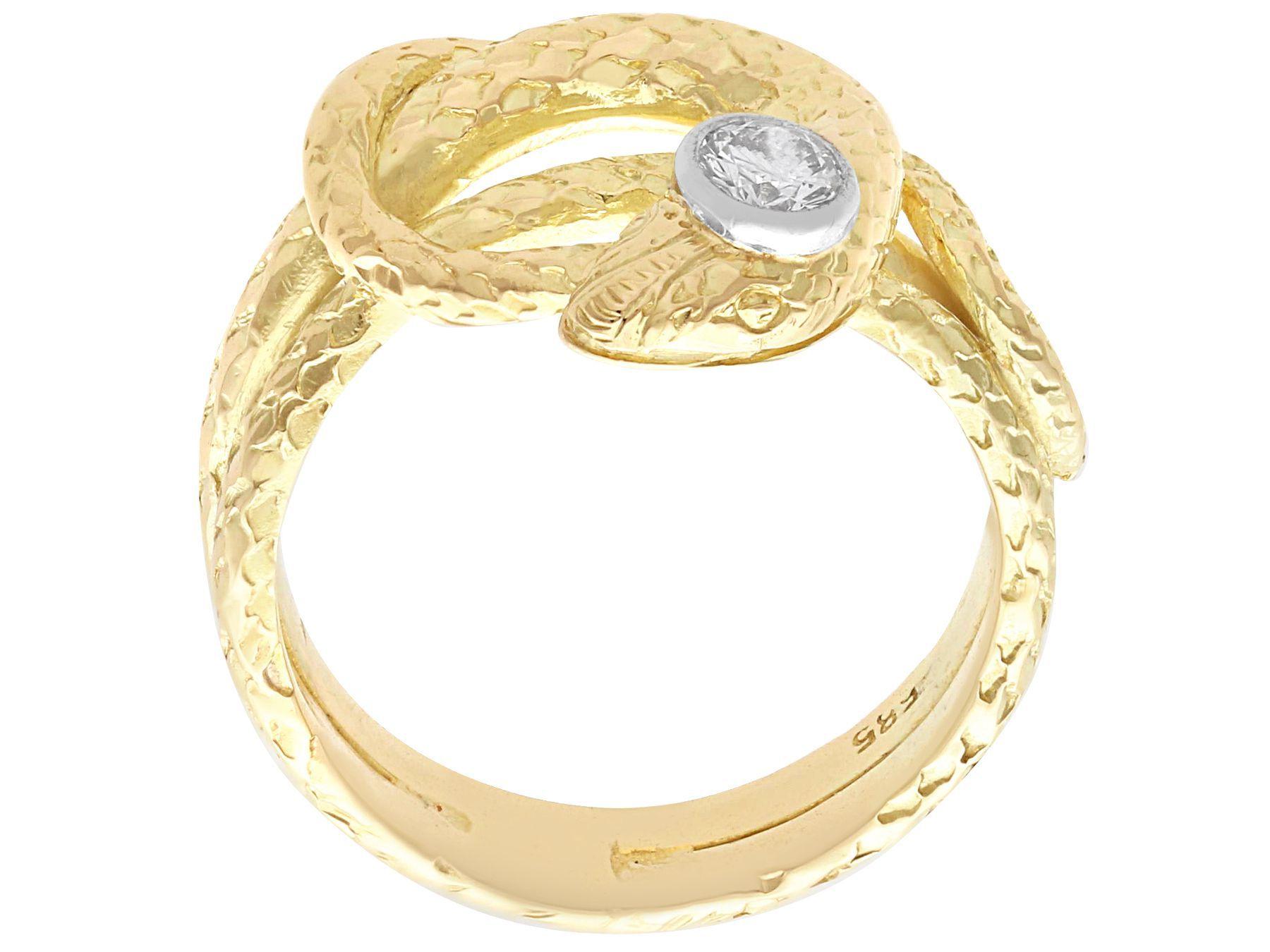 Women's or Men's Vintage 0.13ct Diamond and 14ct Yellow Gold Snake Ring For Sale