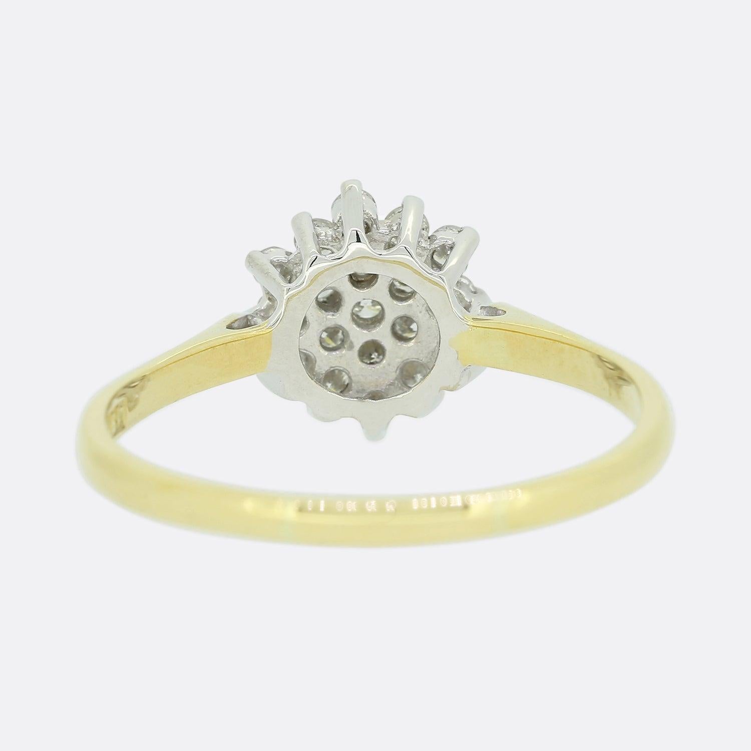 Vintage 0.20 Karat Diamant Daisy Cluster Ring (Brillantschliff) im Angebot