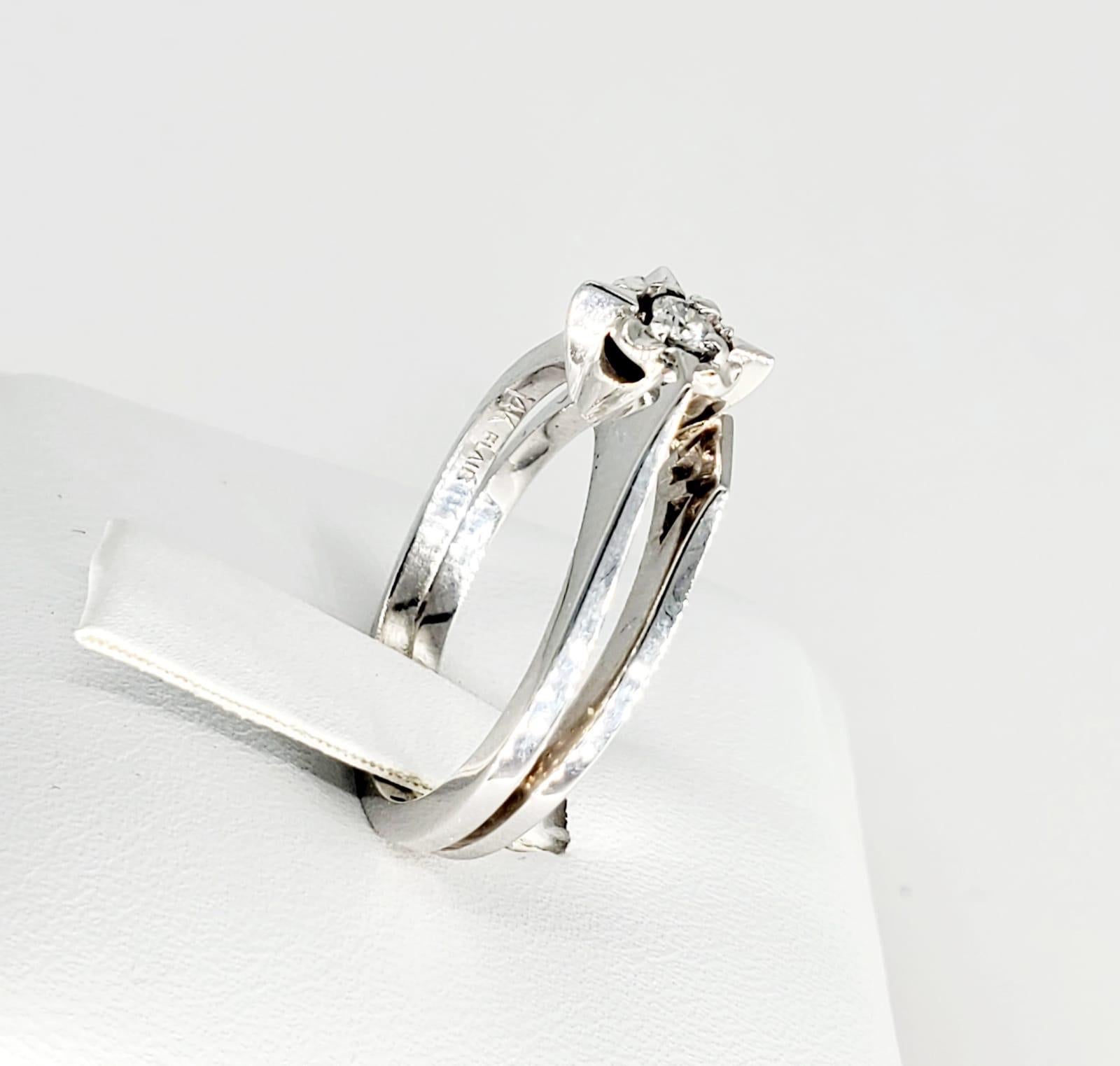 Taille ronde Bague de fiançailles double vintage en or blanc 14 carats avec diamants de 0,20 carat en vente