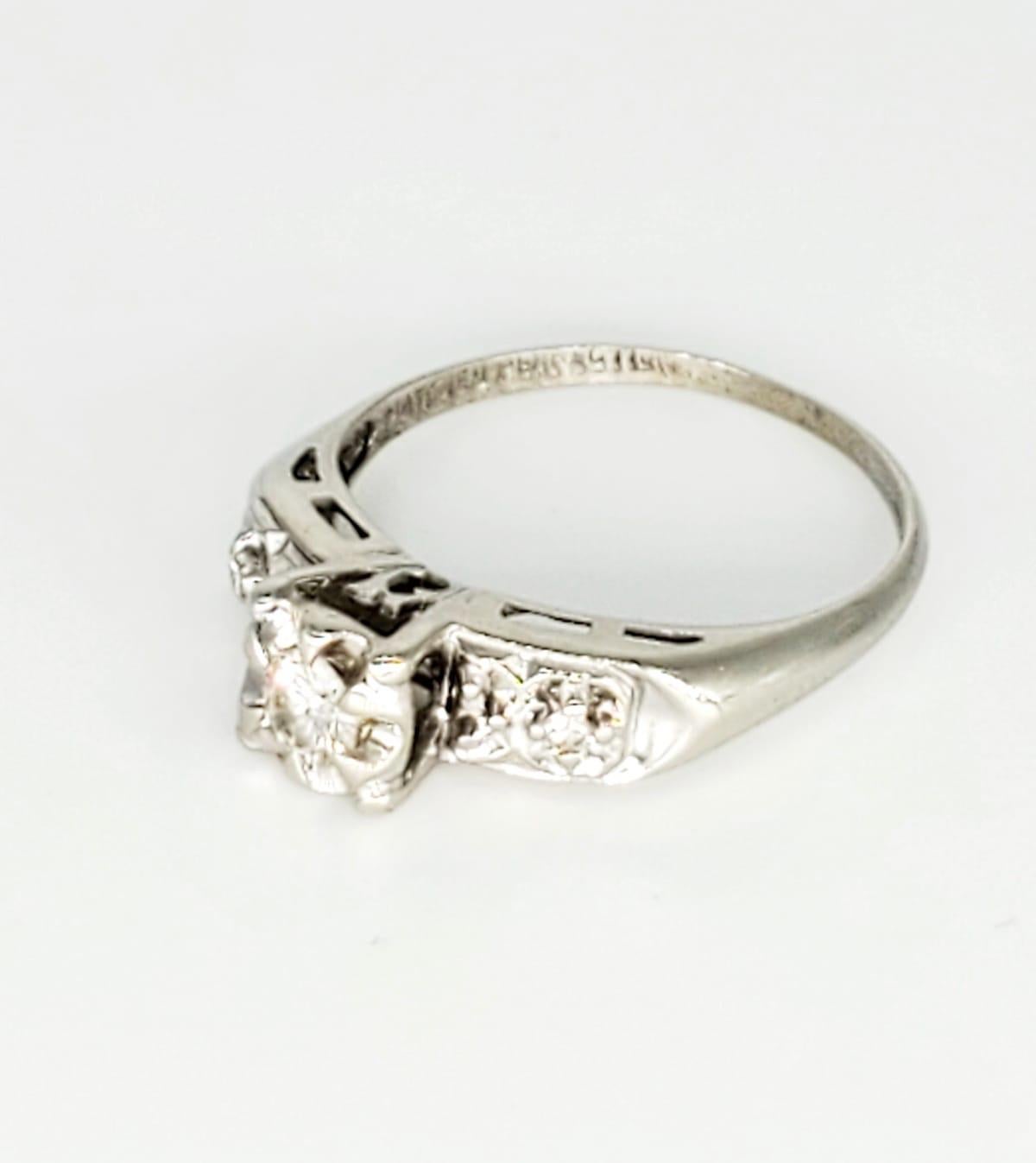 Women's Vintage 0.20 Carat Diamond Engagement Ring 14 Karat For Sale