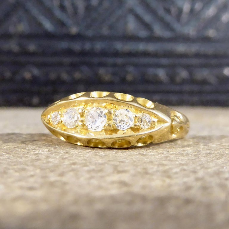 Vintage 0.20ct Diamond Five Stone Boat Ring in 14ct Yellow Gold In Good Condition For Sale In Yorkshire, West Yorkshire