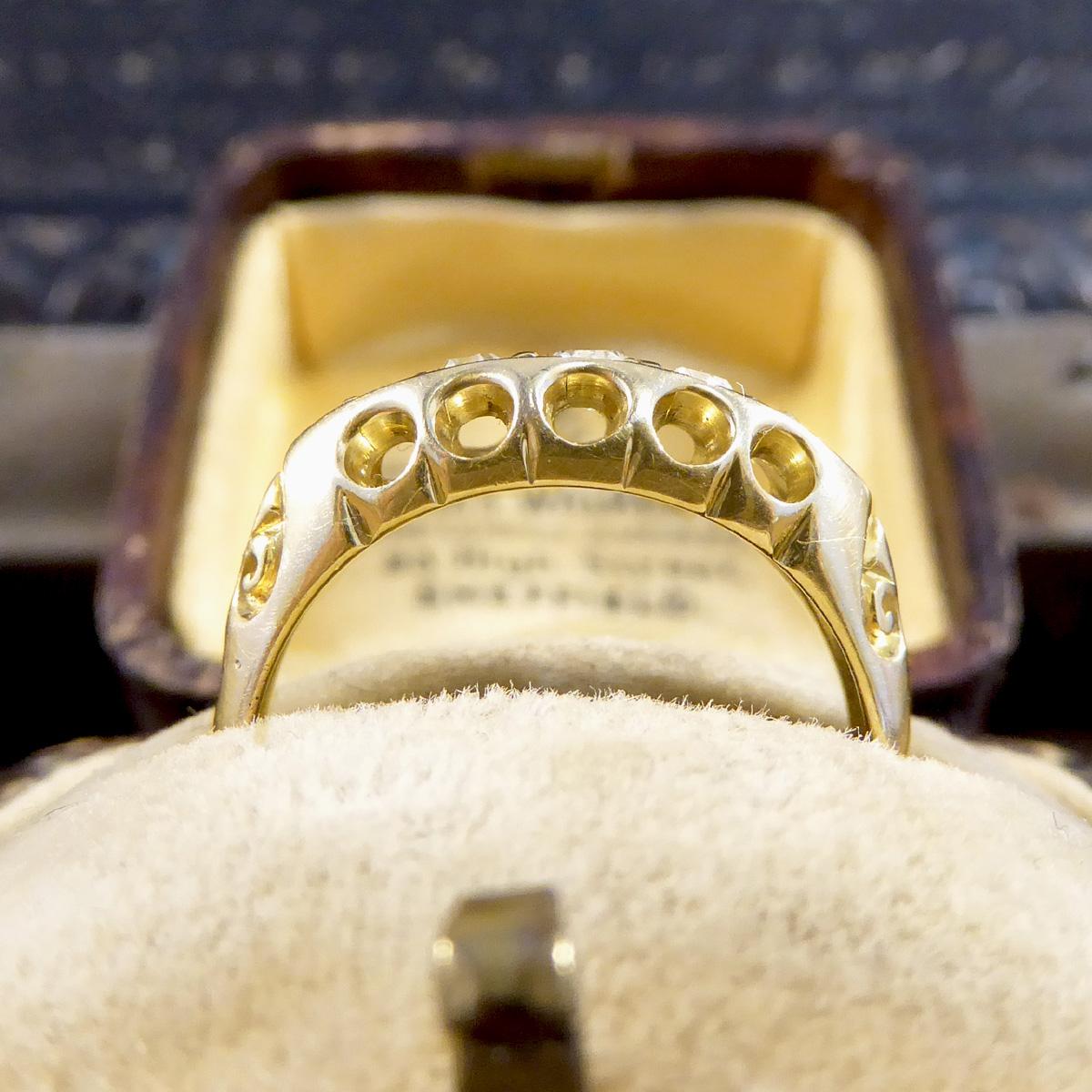 Vintage 0.20ct Diamond Five Stone Boat Ring in 14ct Yellow Gold In Good Condition In Yorkshire, West Yorkshire