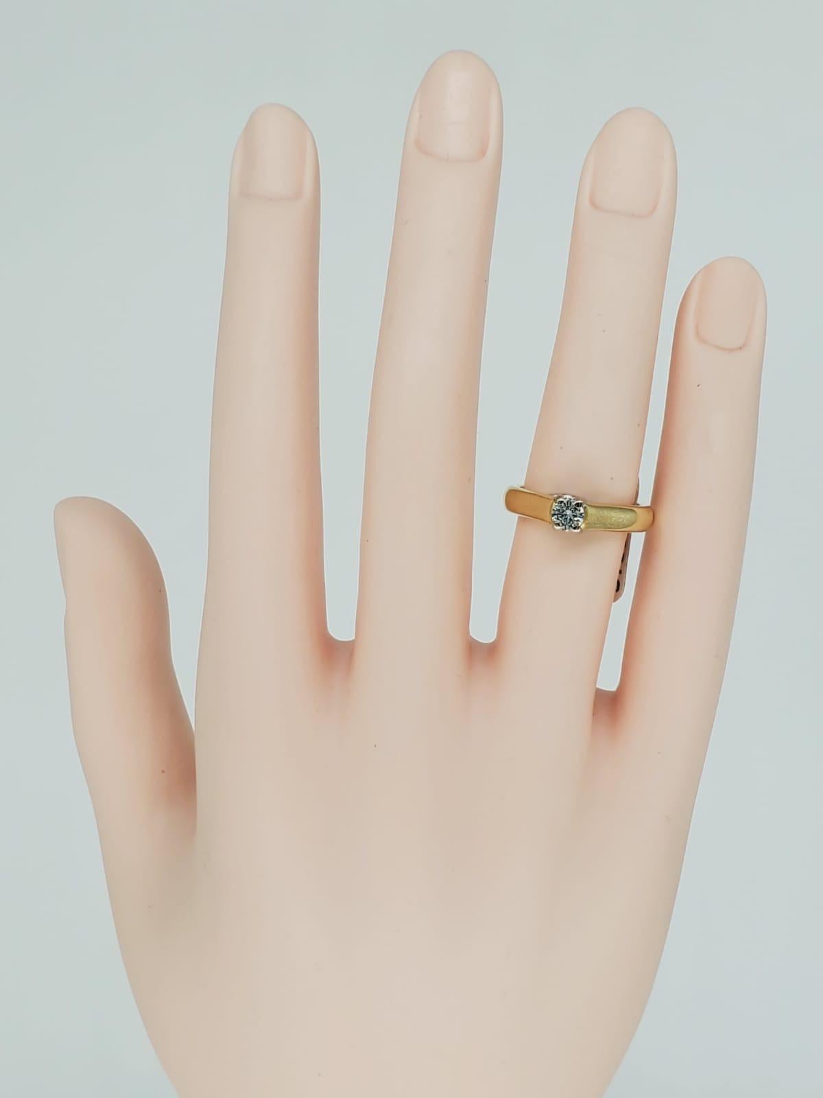 Bague de fiançailles vintage en or 18 carats avec diamant central de 0,26 carat Pour femmes en vente