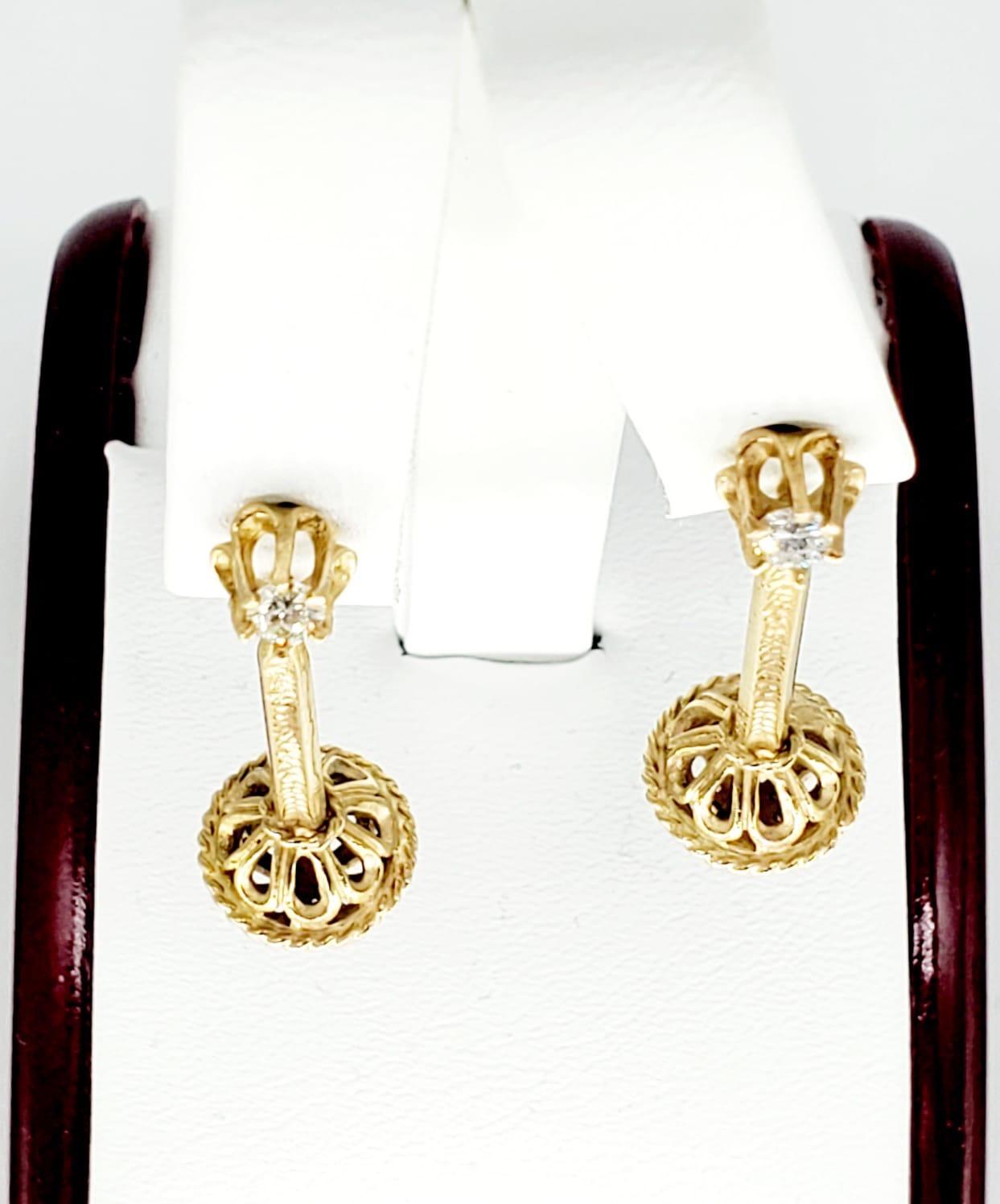 Vintage 0.30 Carat Diamond Dangling Drop 14 Karat Earrings In Excellent Condition For Sale In Miami, FL