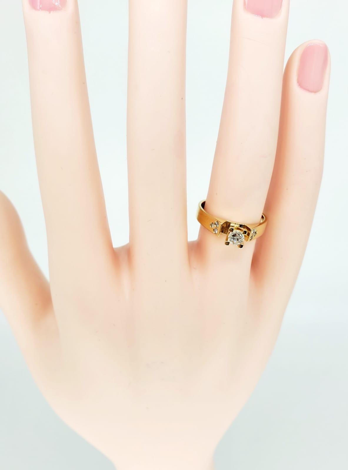 Women's Vintage 0.30 Carat Diamonds Engagement Ring 18k Solid Gold For Sale