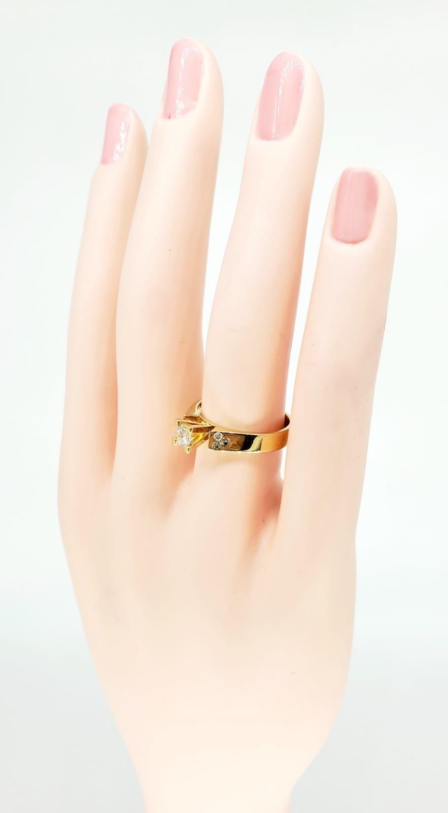 Vintage 0.30 Carat Diamonds Engagement Ring 18k Solid Gold For Sale 3
