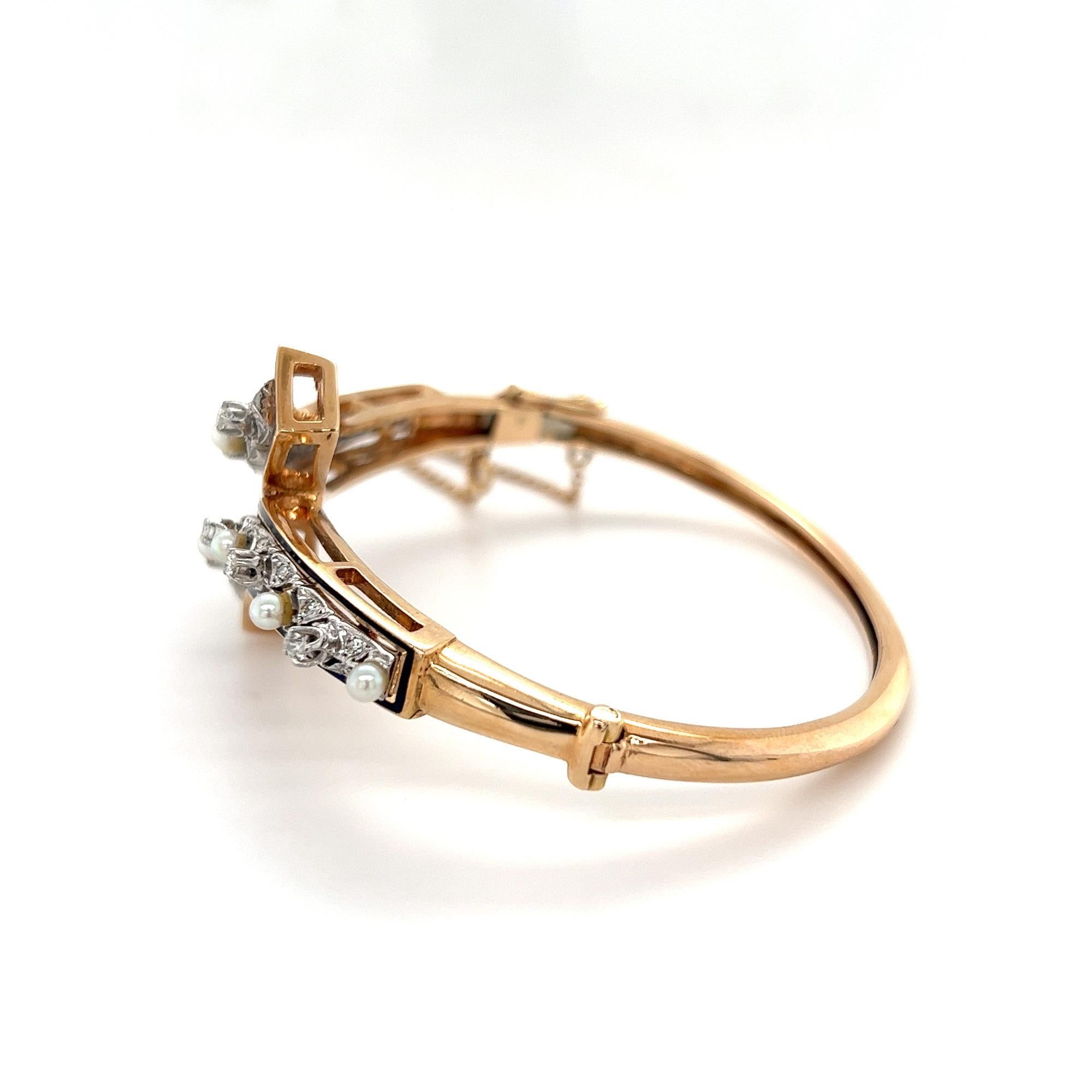Taille ronde Bracelet jonc vintage en or jaune 14 carats avec perles et diamants 0,32 carat poids total en vente