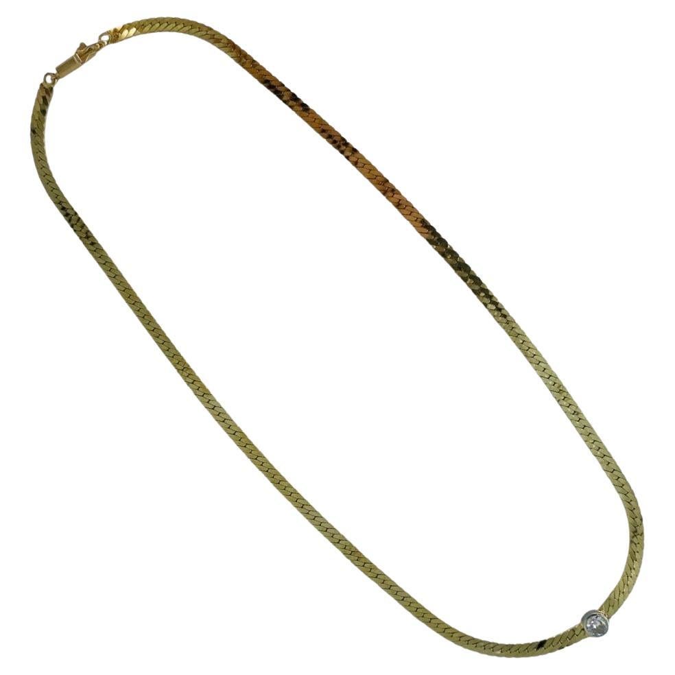 Vintage 0.35 Carat Round Brilliant Cut Bezel Set Diamond Pendant Cuban Link Necklace 14k Gold. Le diamant central est serti dans une lunette en or 14k et son poids approximatif est de 0,35 carat. La largeur du collier est de 3,3 mm et sa longueur
