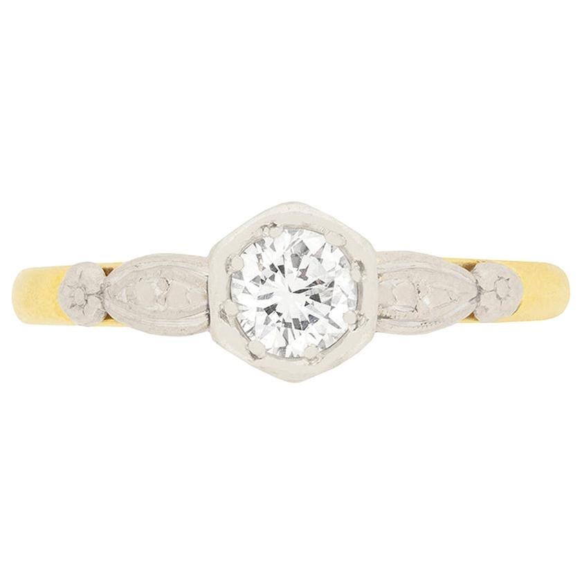 Bague de fiançailles solitaire vintage en diamant 0,35 carat, datant des années 1950 environ en vente
