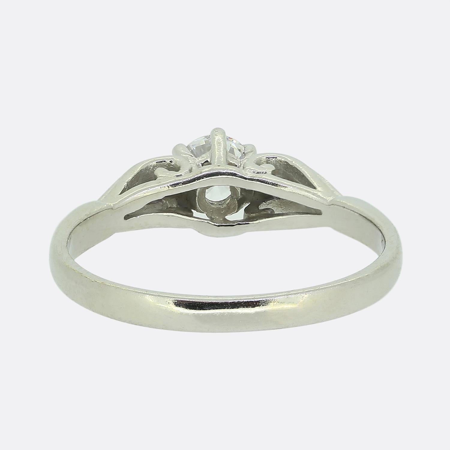 Vintage 0.35 Carat Diamond Solitaire Ring In Good Condition For Sale In London, GB