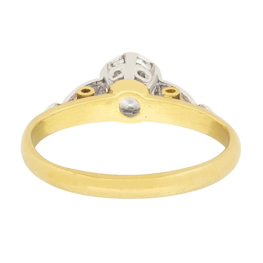 Bague de fiançailles solitaire vintage en diamant 0,35 carat, datant des années 1950 environ Bon état - En vente à London, GB