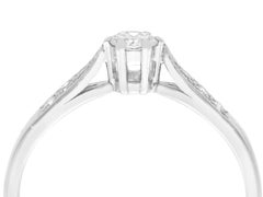 Anello di fidanzamento solitario con diamante vintage e oro bianco