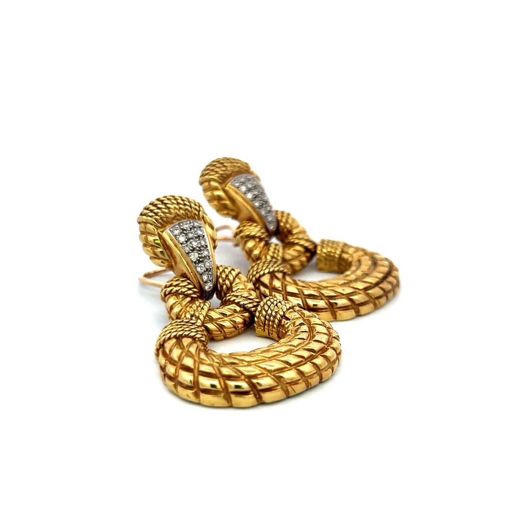 Vintage 0,36ct Runder Brillant Diamant 18K Gelbgold Texturierte Tropfenohrringe im Angebot 1