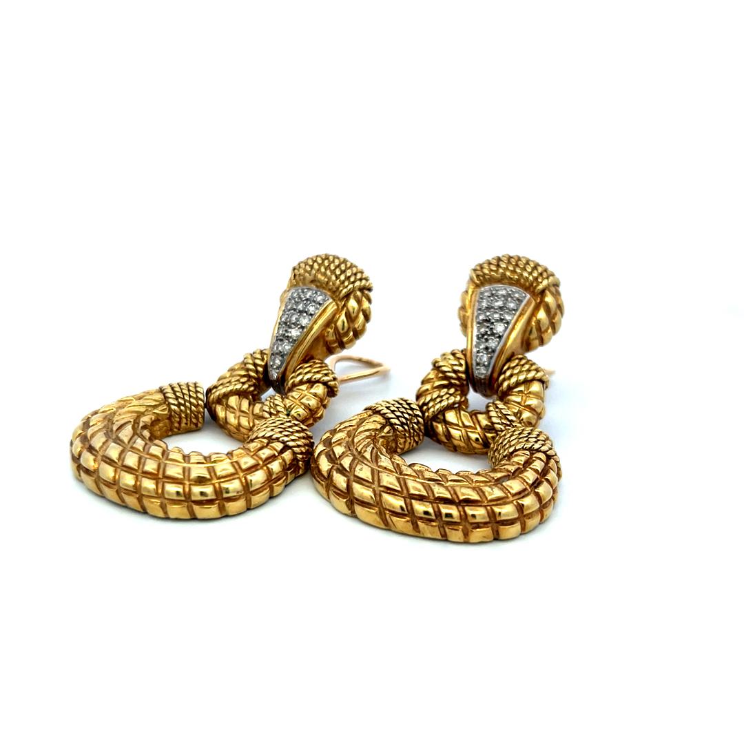 Vintage 0,36ct Runder Brillant Diamant 18K Gelbgold Texturierte Tropfenohrringe im Angebot 2